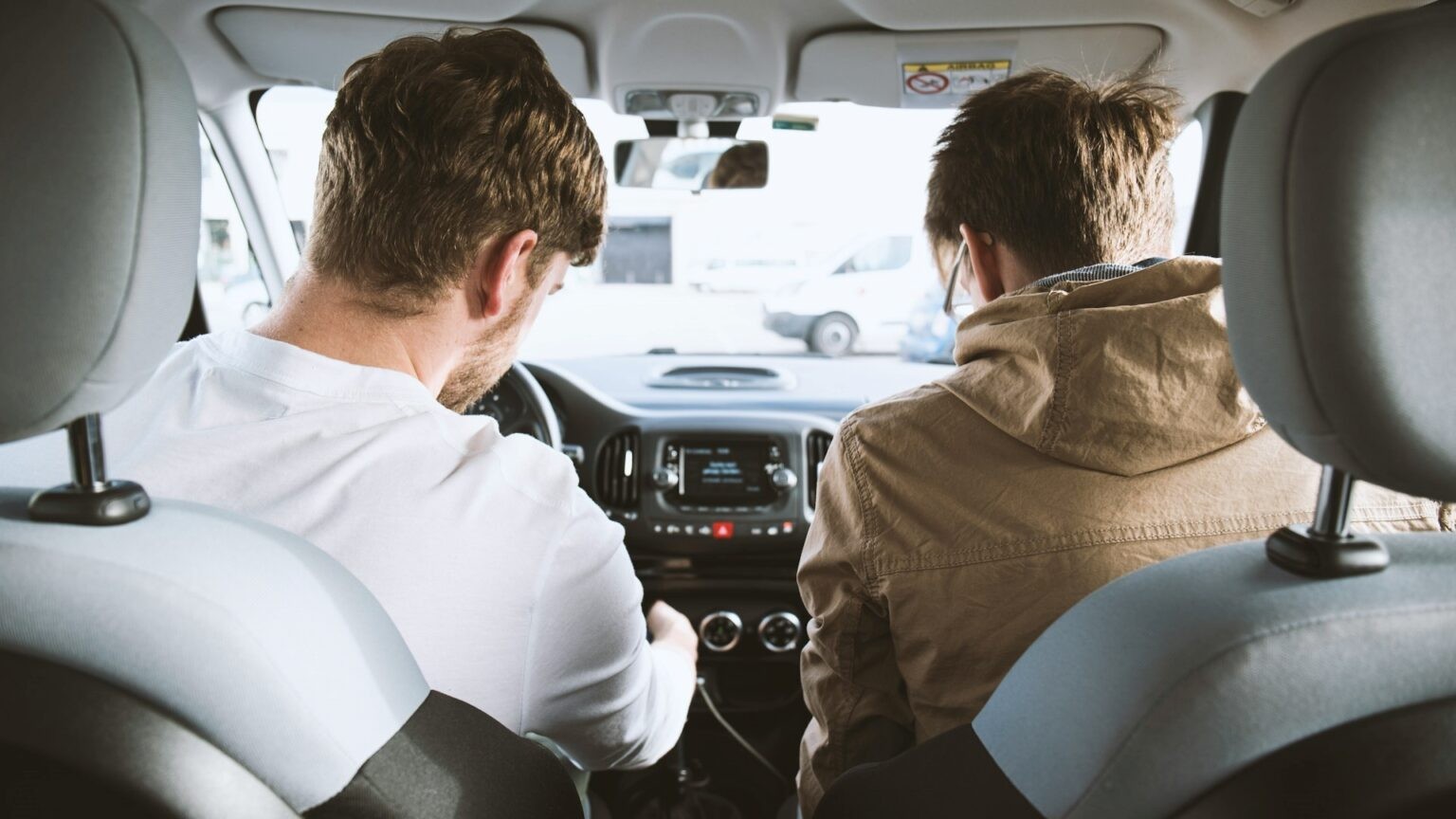 Pode ir na frente do Uber ou não? Entenda antes de passar vergonha